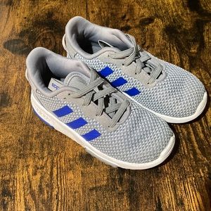 Adidas little boys sneakers in gray (size 10)